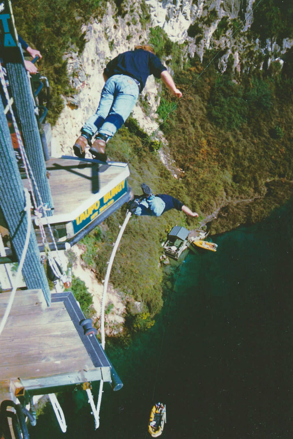 /images/abyss/taupo-bungee-1995.jpg